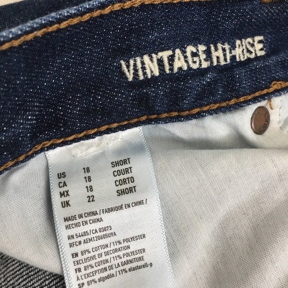 American Eagle Vintage High Rise Distressed Raw Hem Stretchy Mom Jeans Size 18 - Picture 13 of 13